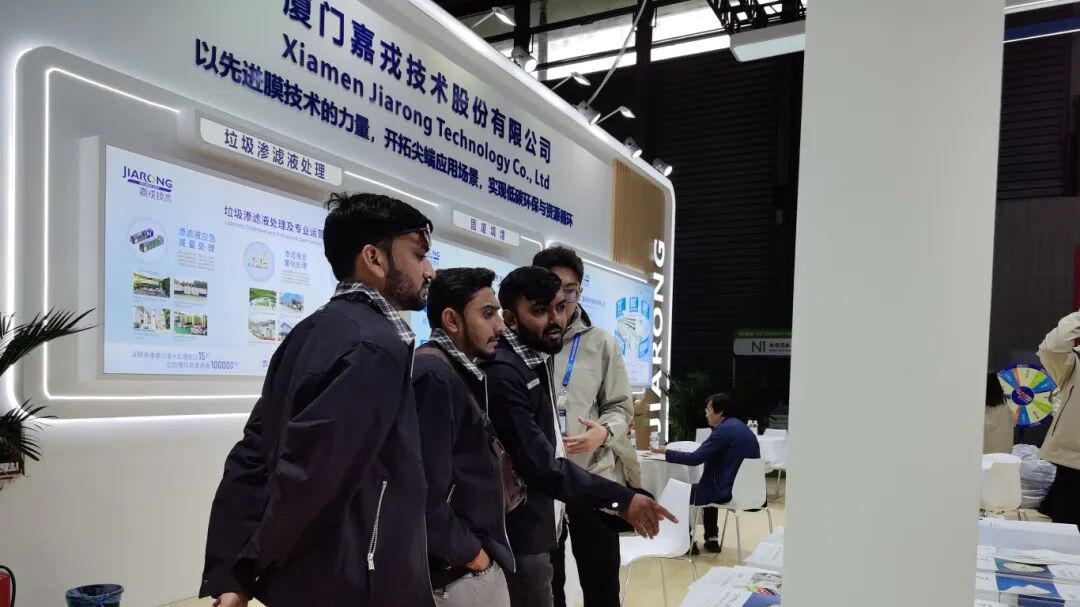 国表嘉宾参观K8凯发技术展台 国表嘉宾参观K8凯发技术展台
